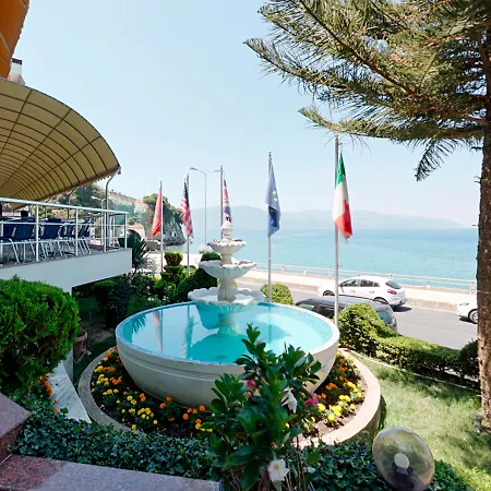 ニューヨークホテル 4* Vlorë