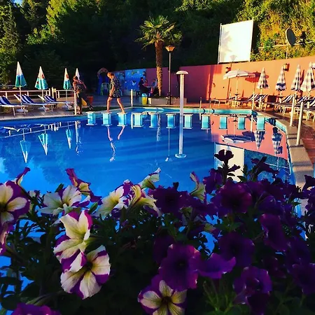 ニューヨークホテル 4* Vlorë